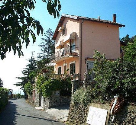 La Tana Del Tasso Ventimiglia Bed and Breakfast Exterior foto