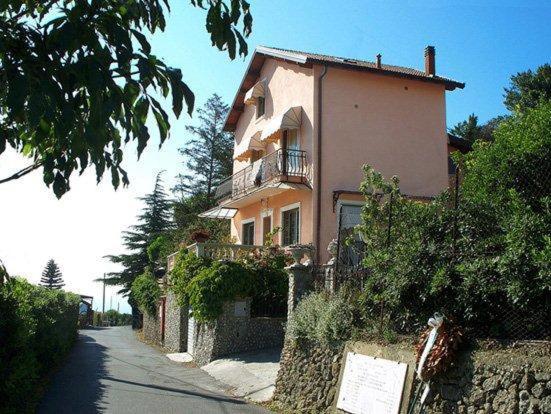 La Tana Del Tasso Ventimiglia Bed and Breakfast Exterior foto