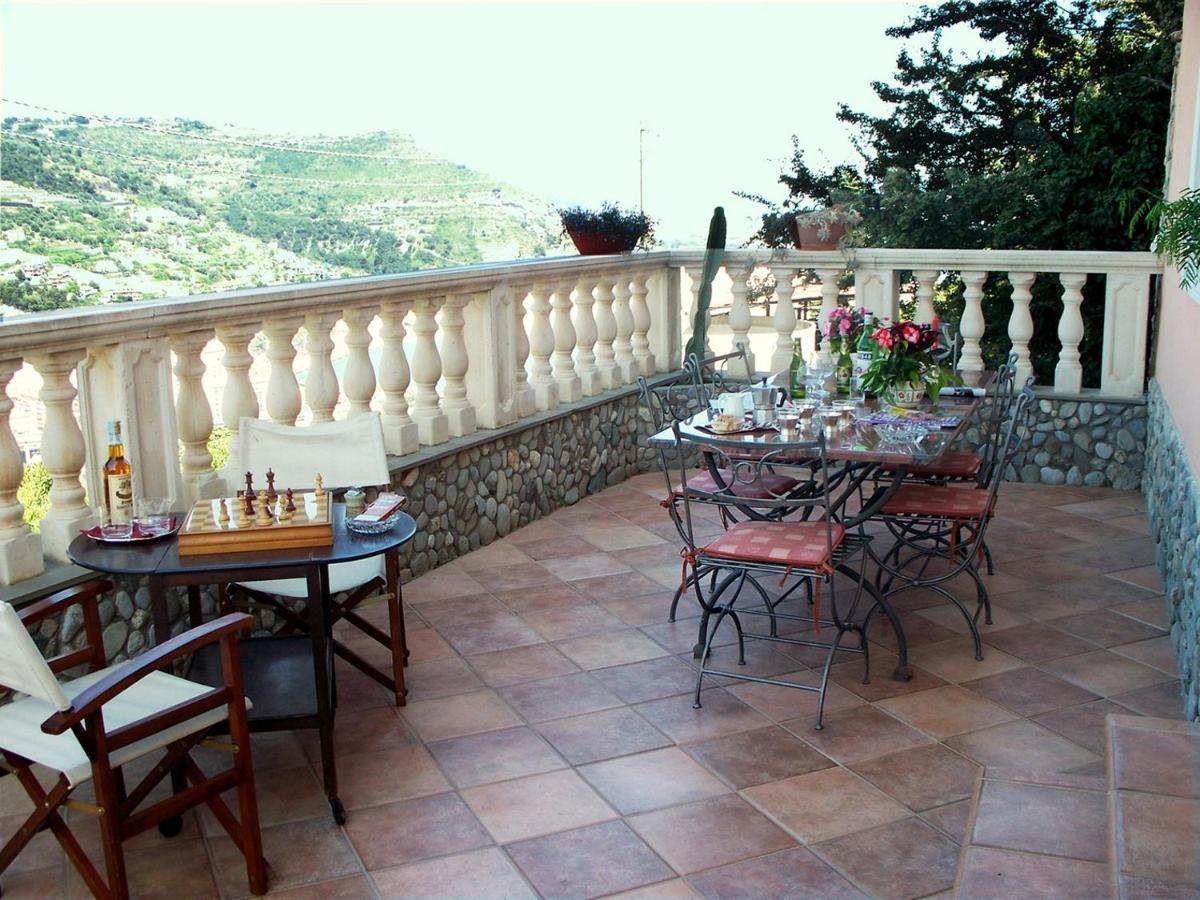 La Tana Del Tasso Ventimiglia Bed and Breakfast Exterior foto